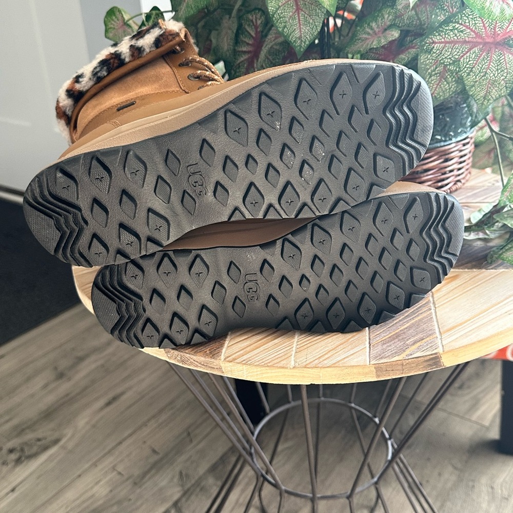 Rare 🔥 and Excellent Condition UGG Adirondack Leopard Cuff Boots - Picture 11 of 11